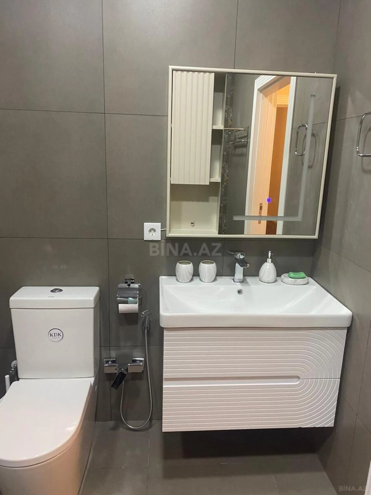 Kirayə verilir 3 otaqlı mənzil 145 m²
