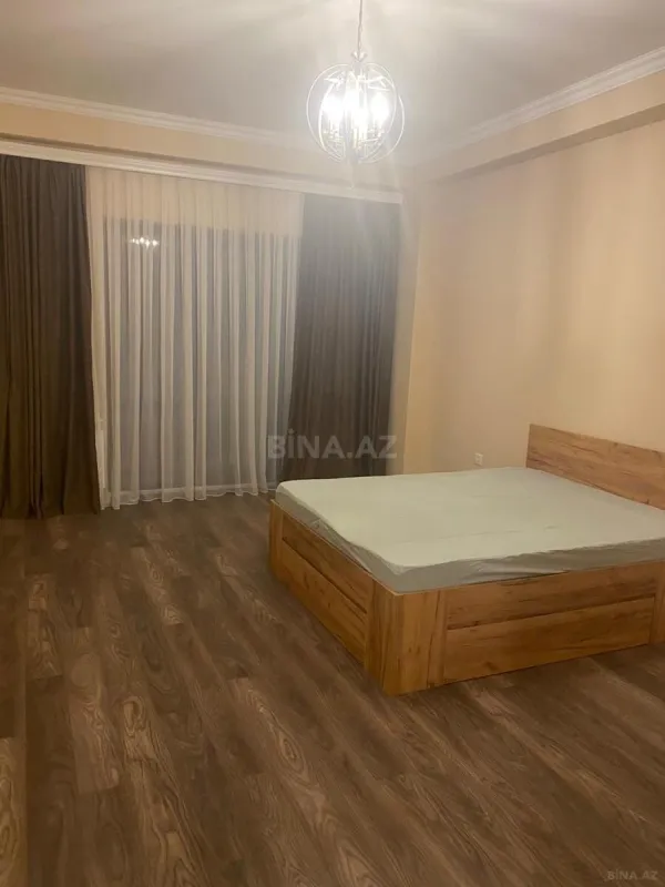 Kirayə verilir 3 otaqlı mənzil 145 m²