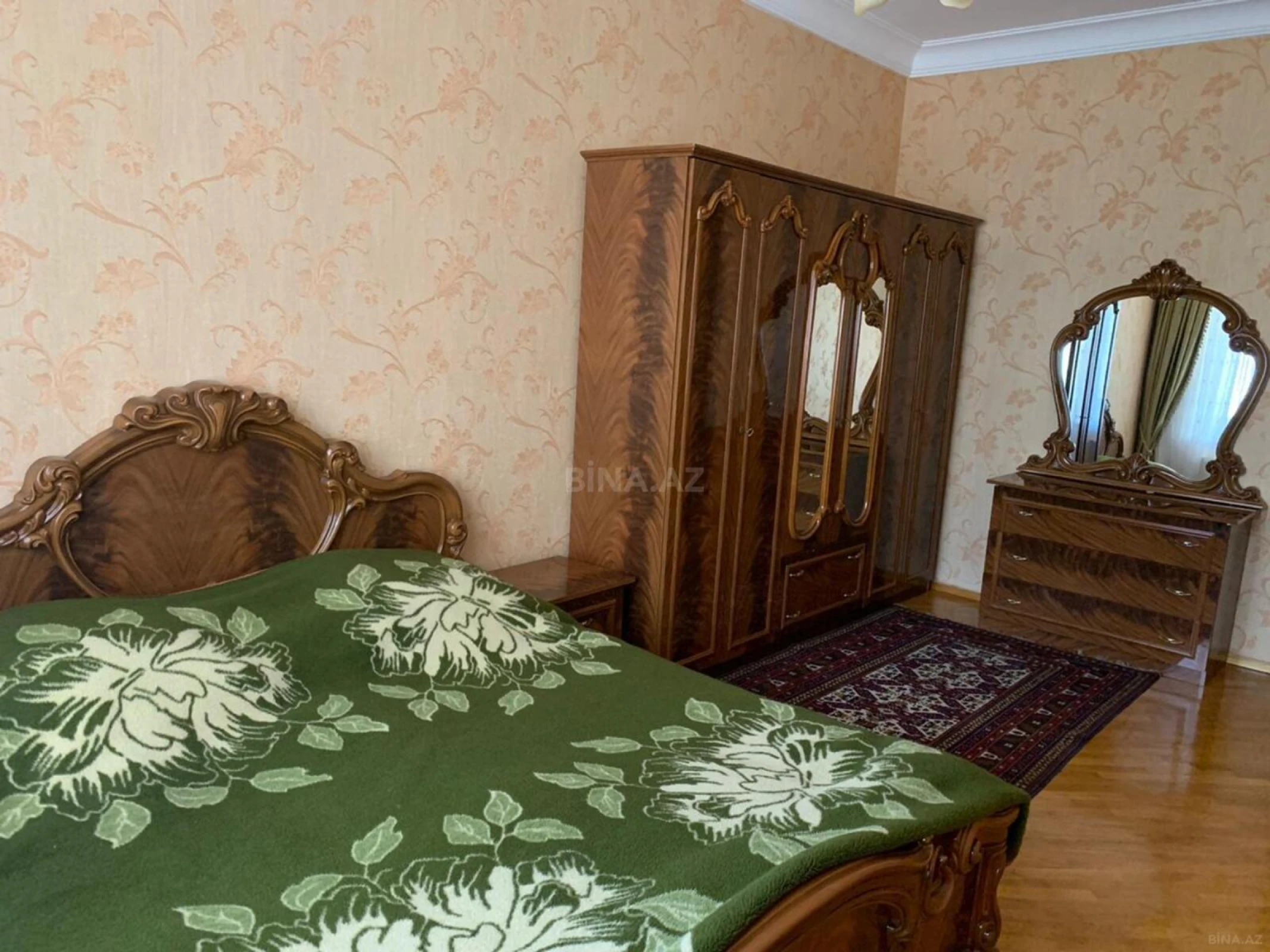 Kirayə verilir 4 otaqlı mənzil 200 m²