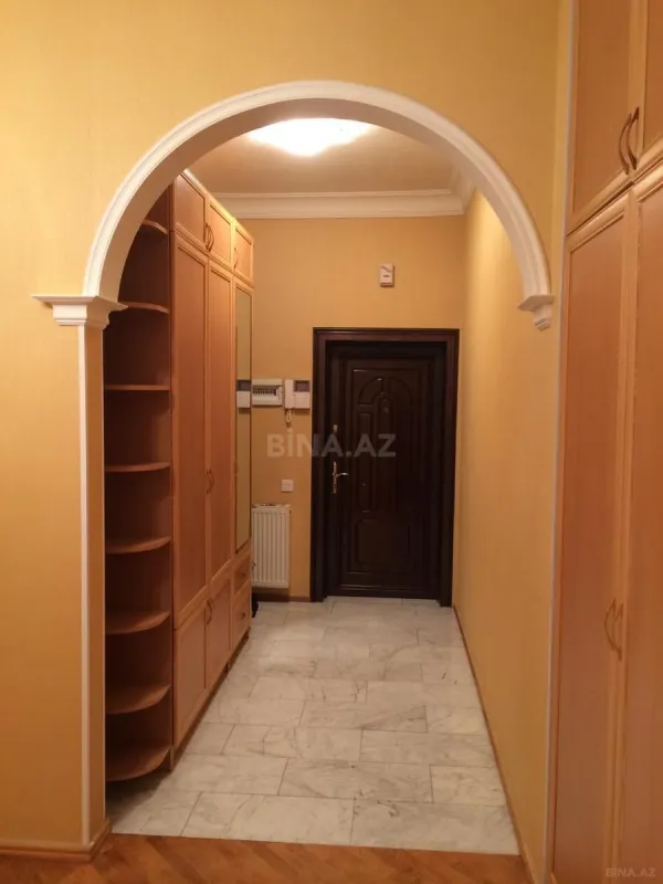 Kirayə verilir 4 otaqlı mənzil 200 m²