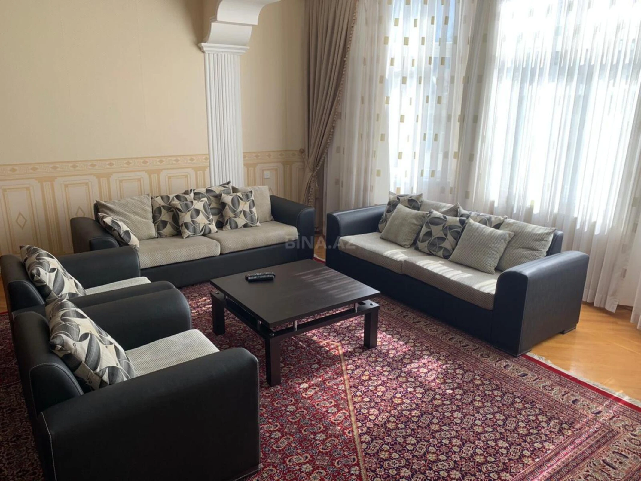 Kirayə verilir 4 otaqlı mənzil 200 m²