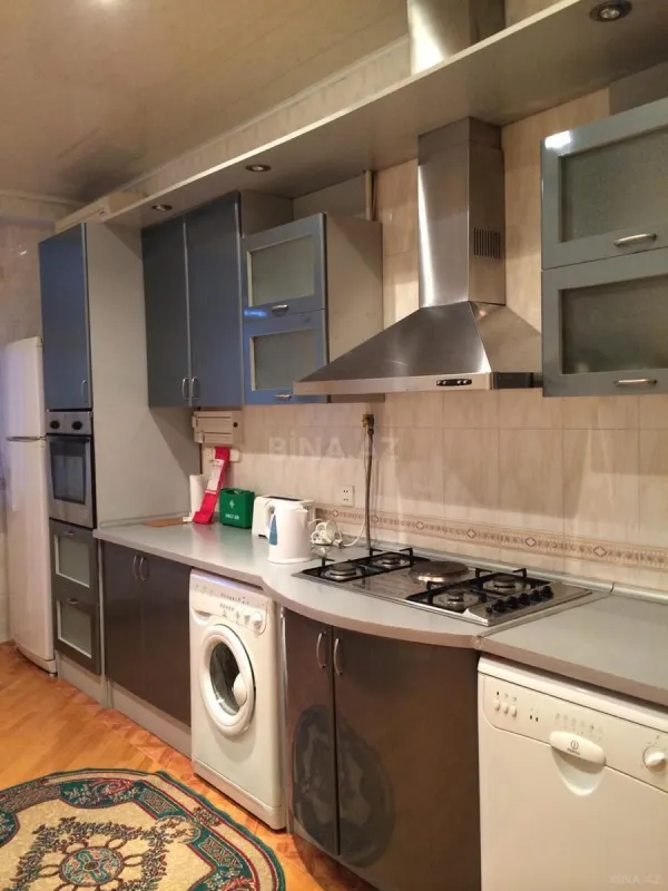 Kirayə verilir 4 otaqlı mənzil 200 m²