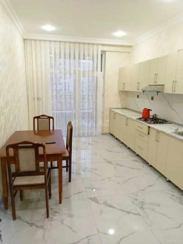 Kirayə verilir 2 otaqlı mənzil 100 m²