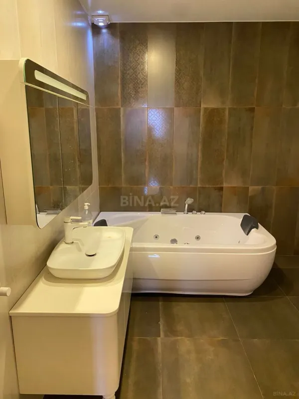 Satılır 4 otaqlı mənzil 125 m²