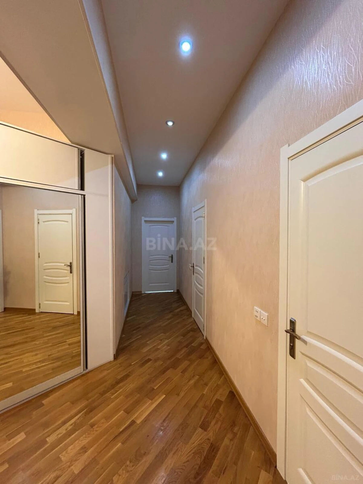 Kirayə verilir 2 otaqlı mənzil 112 m²