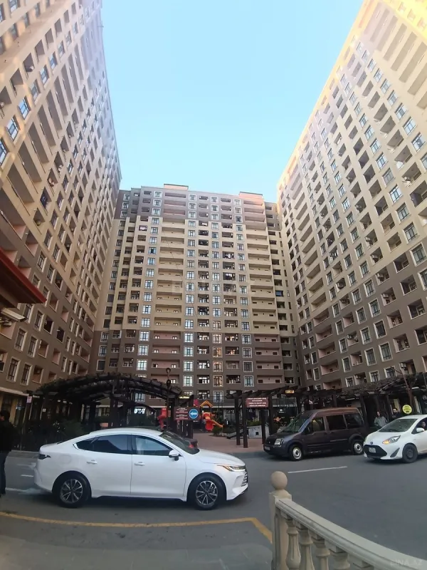 Satılır 3 otaqlı mənzil 117 m²