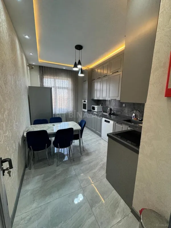 Satılır 3 otaqlı mənzil 150 m²