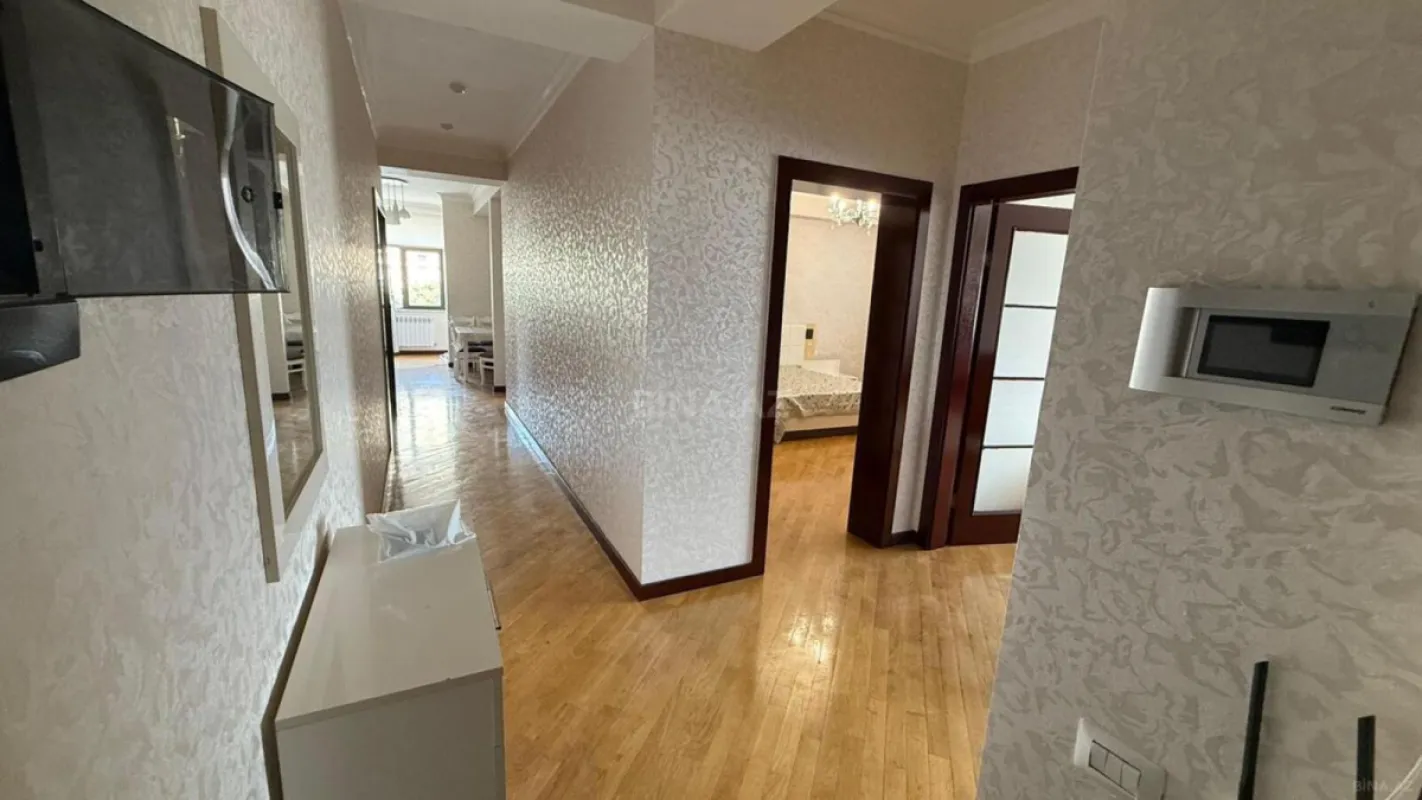 Kirayə verilir 3 otaqlı mənzil 120 m²