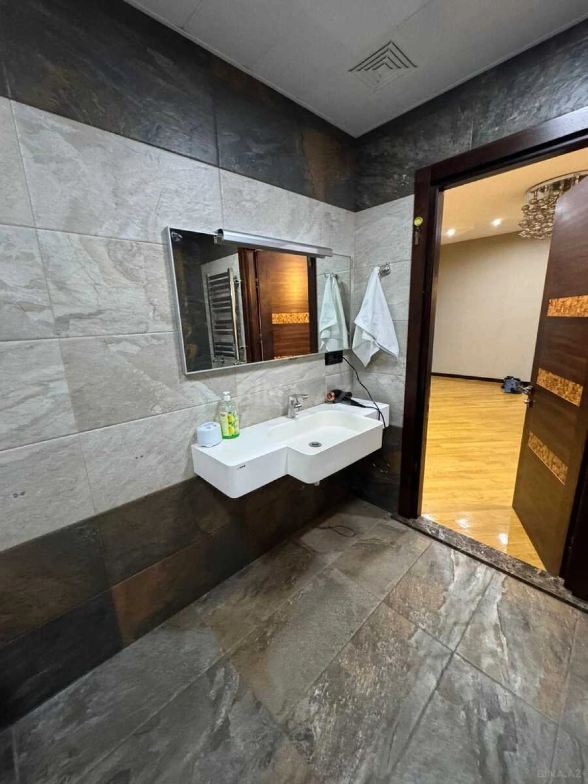 Kirayə verilir 3 otaqlı mənzil 170 m²
