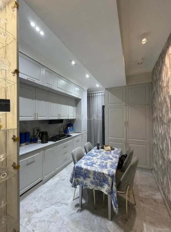 Satılır 3 otaqlı mənzil 107 m²