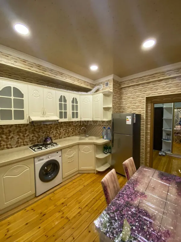 Kirayə verilir 2 otaqlı mənzil 55 m²