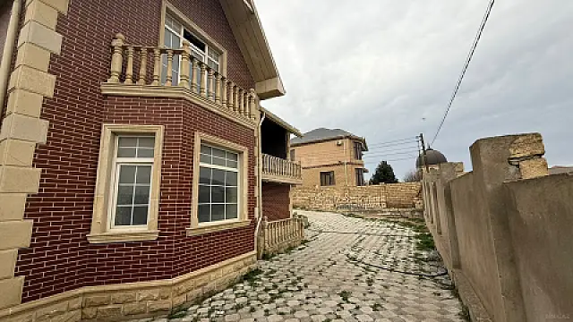 Satılır 5 otaqlı həyət evi 200 m²