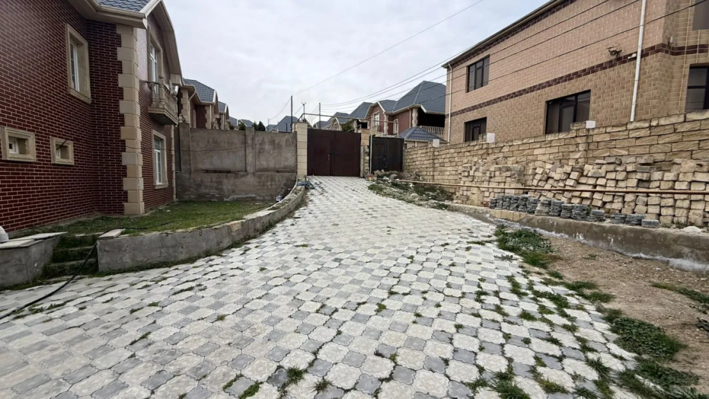 Satılır 5 otaqlı həyət evi 200 m²