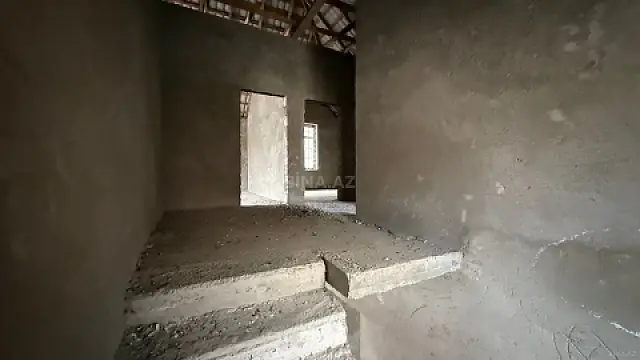 Satılır 5 otaqlı həyət evi 200 m²