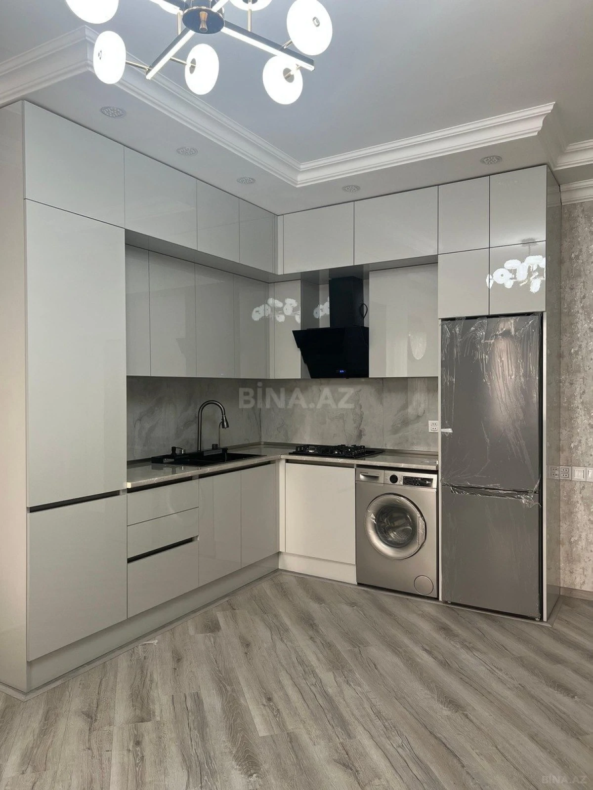 Satılır 2 otaqlı mənzil 67 m²