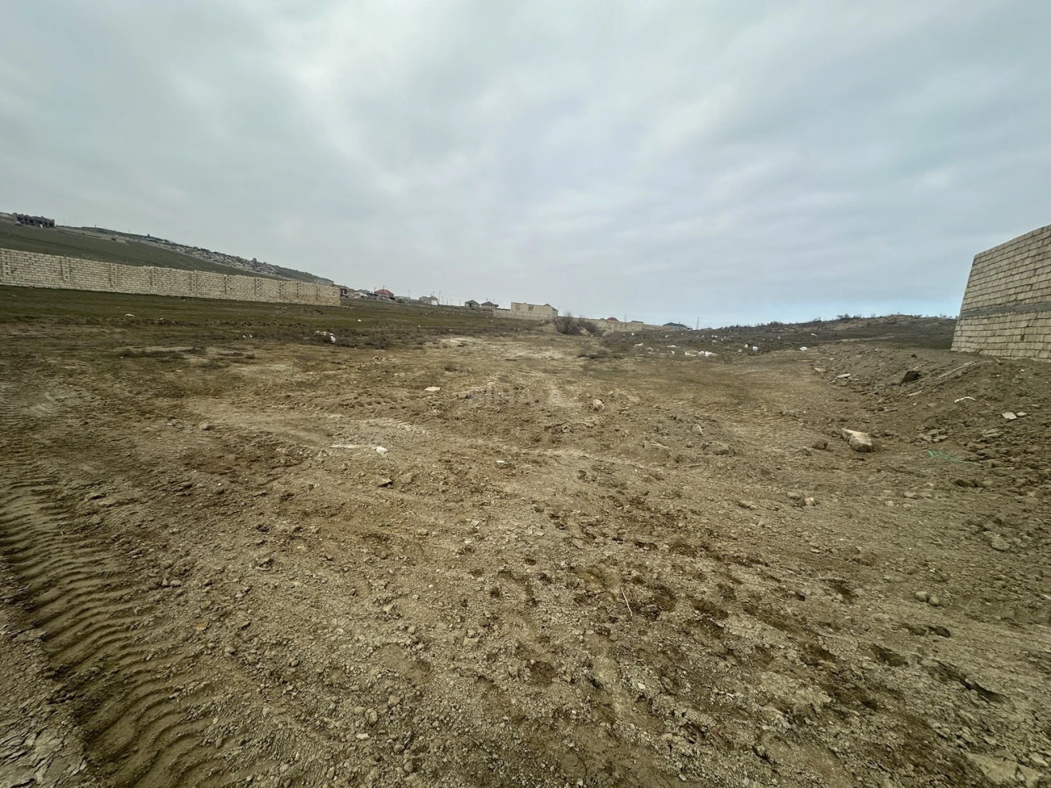 Satılır torpaq sahəsi 12 m²