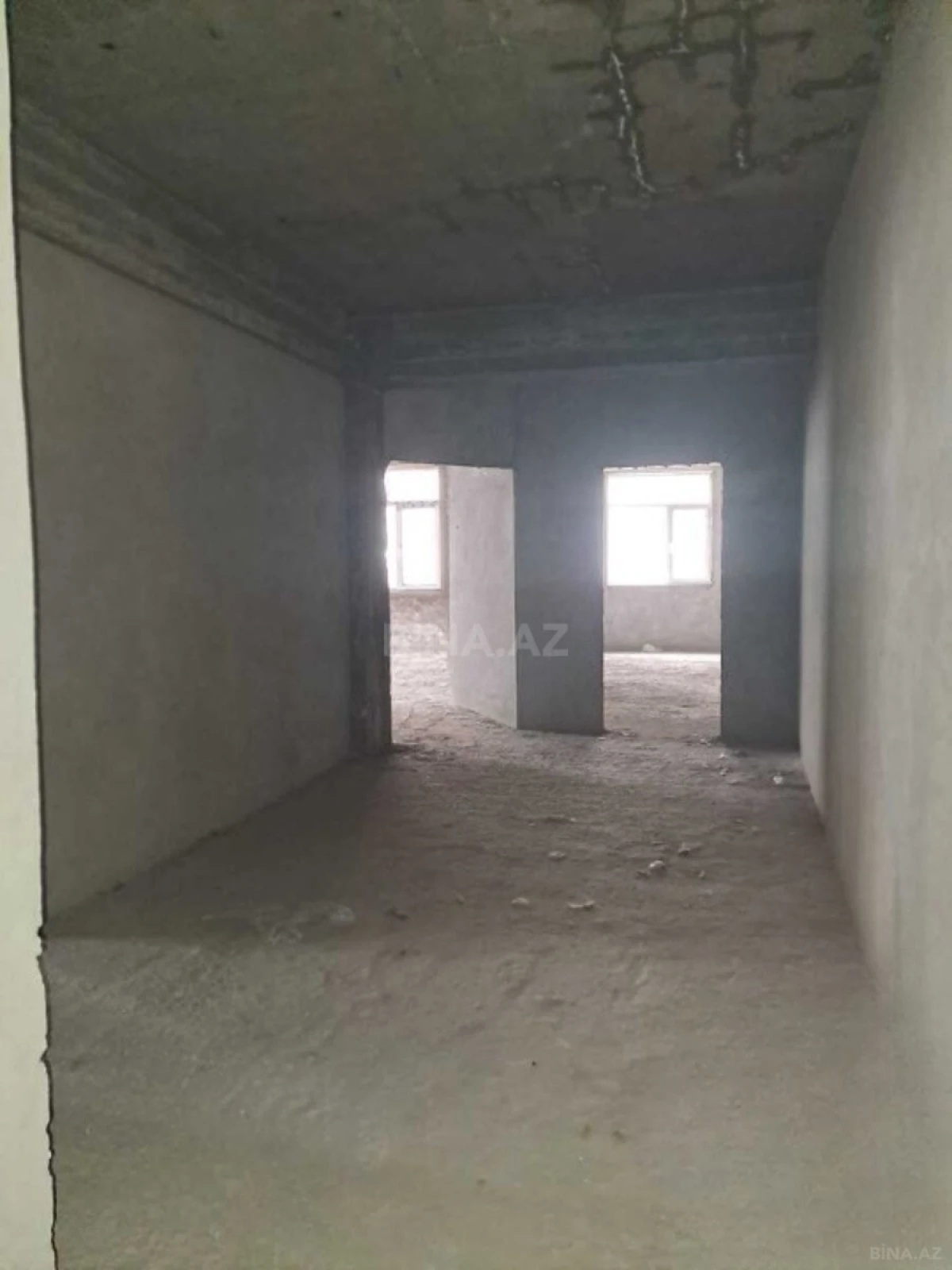 Satılır 4 otaqlı mənzil 151 m²