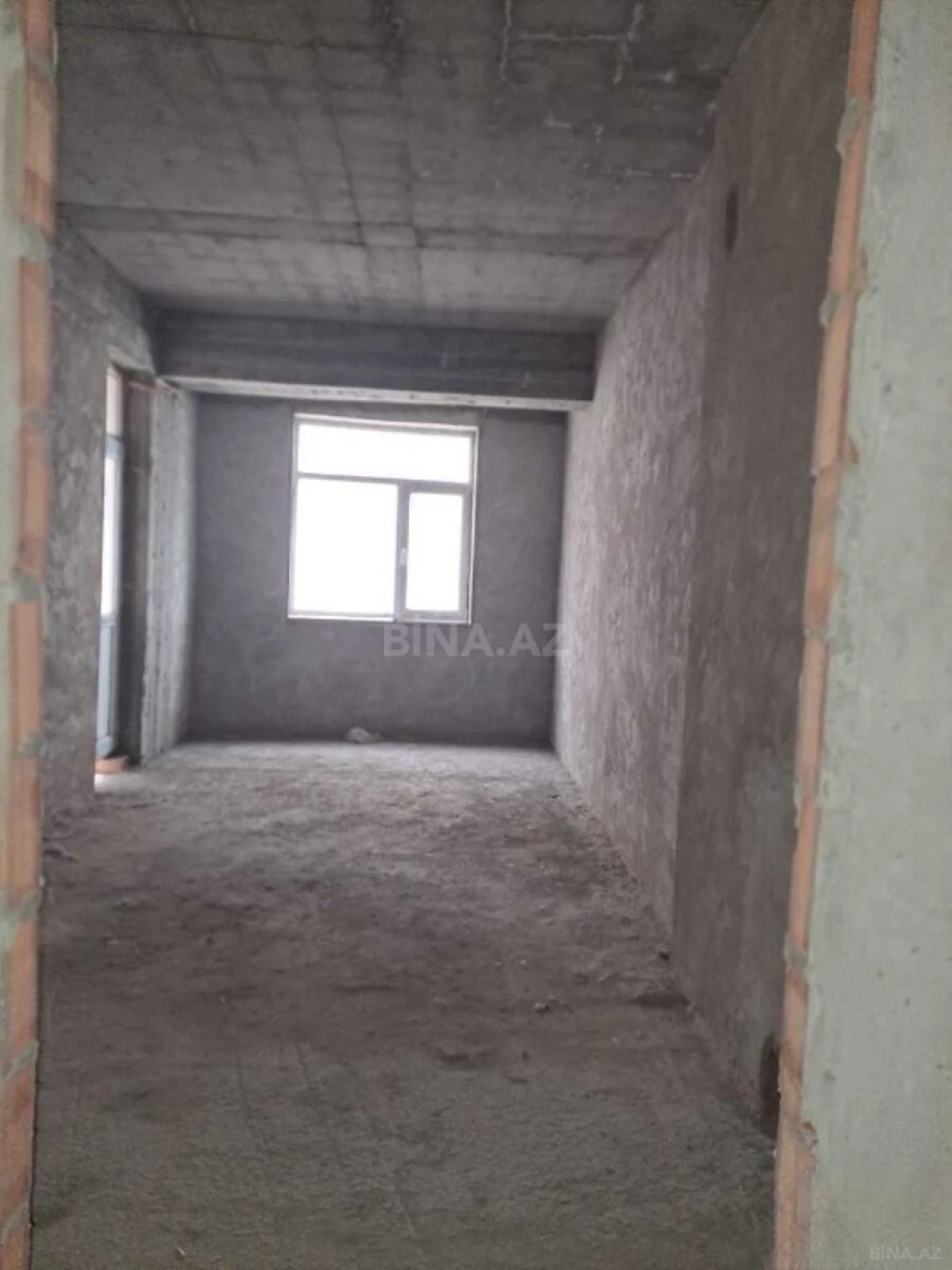 Satılır 4 otaqlı mənzil 151 m²