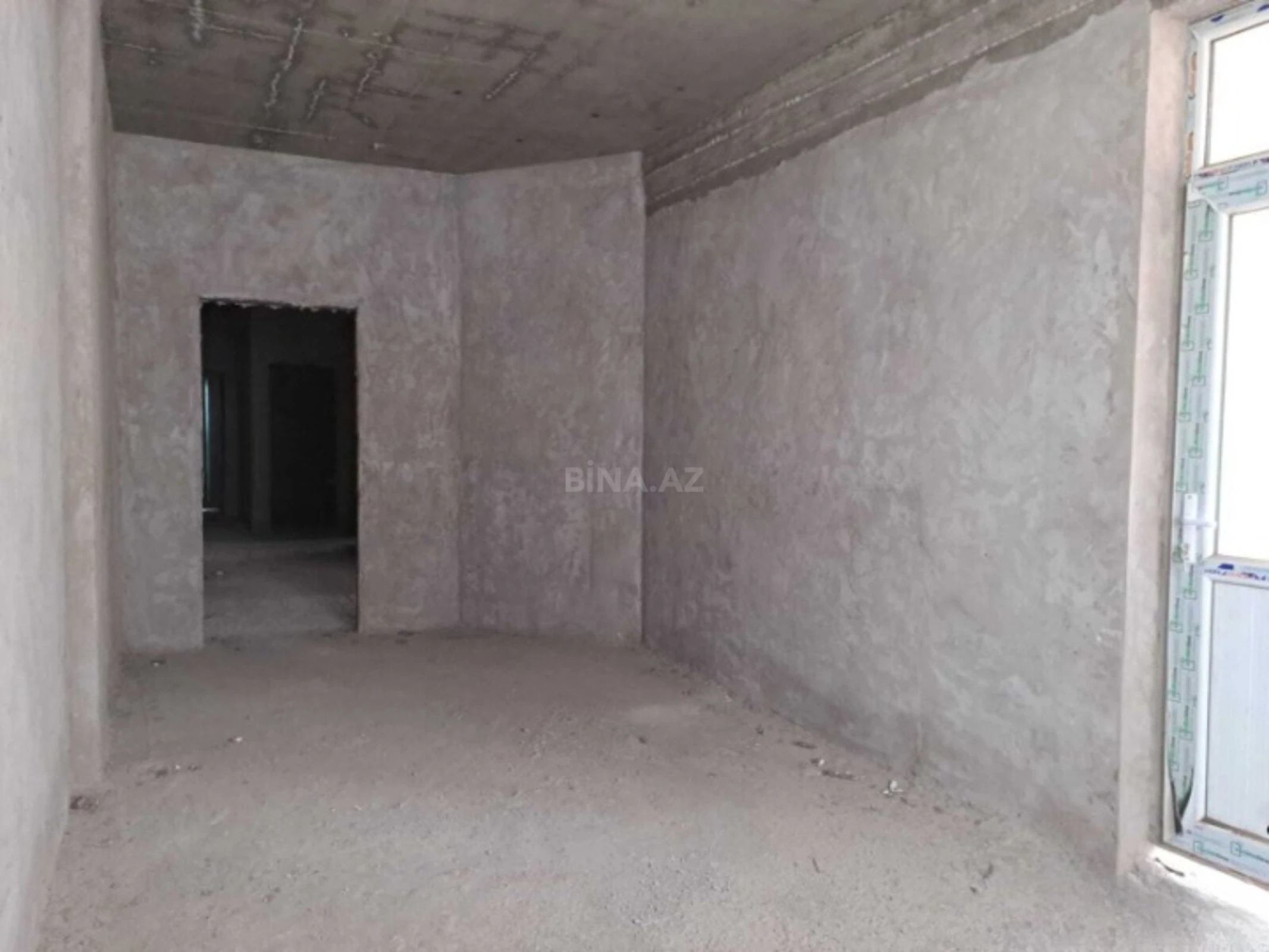 Satılır 4 otaqlı mənzil 151 m²