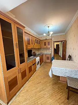 Kirayə verilir 3 otaqlı mənzil 130 m²