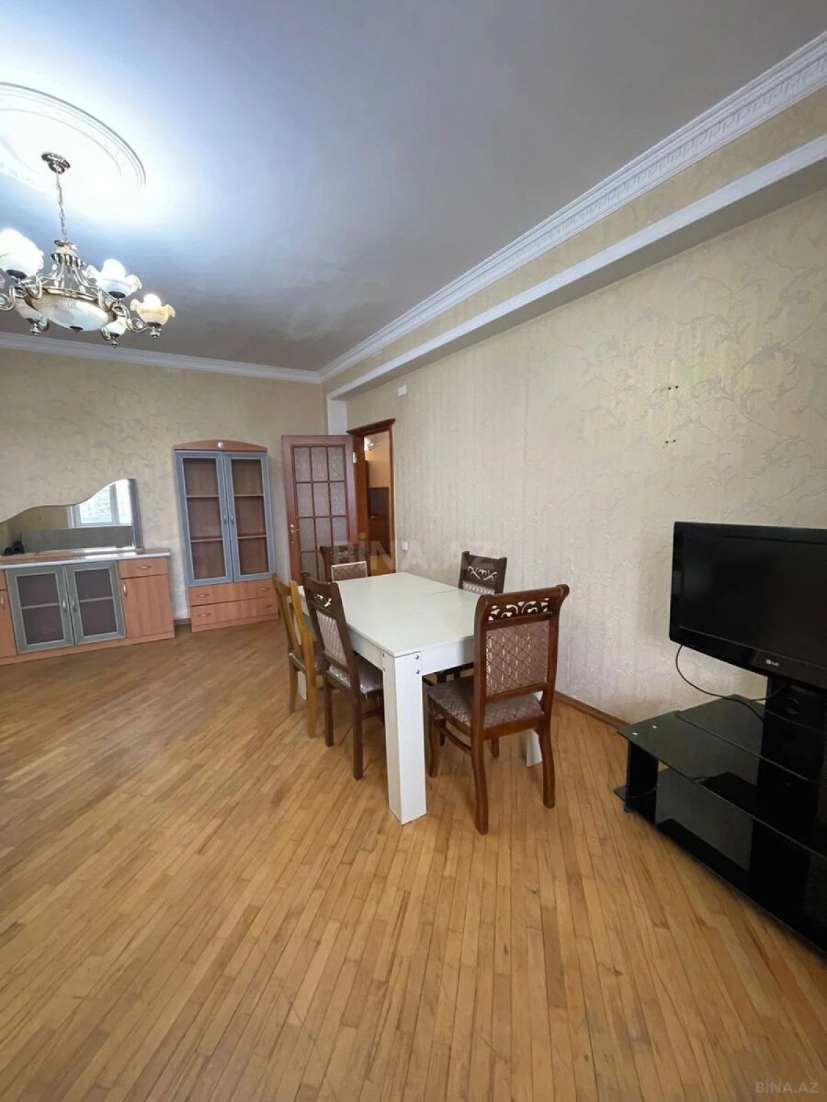 Kirayə verilir 3 otaqlı mənzil 130 m²