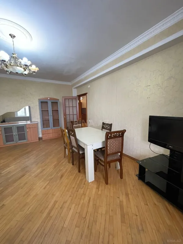 Kirayə verilir 3 otaqlı mənzil 130 m²