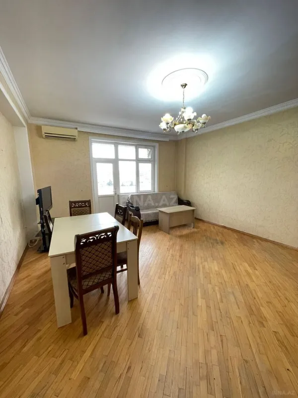Kirayə verilir 3 otaqlı mənzil 130 m²