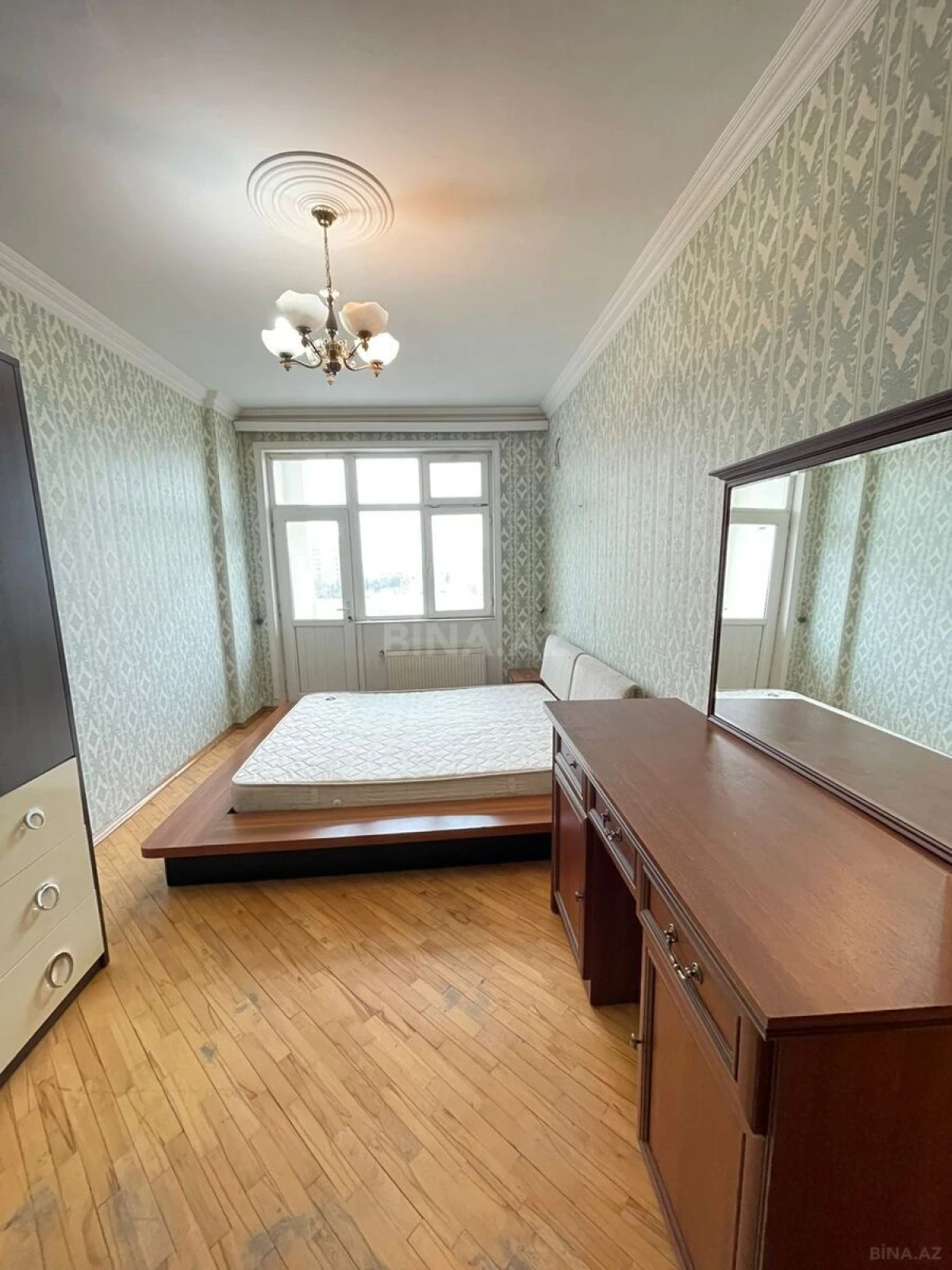 Kirayə verilir 3 otaqlı mənzil 130 m²