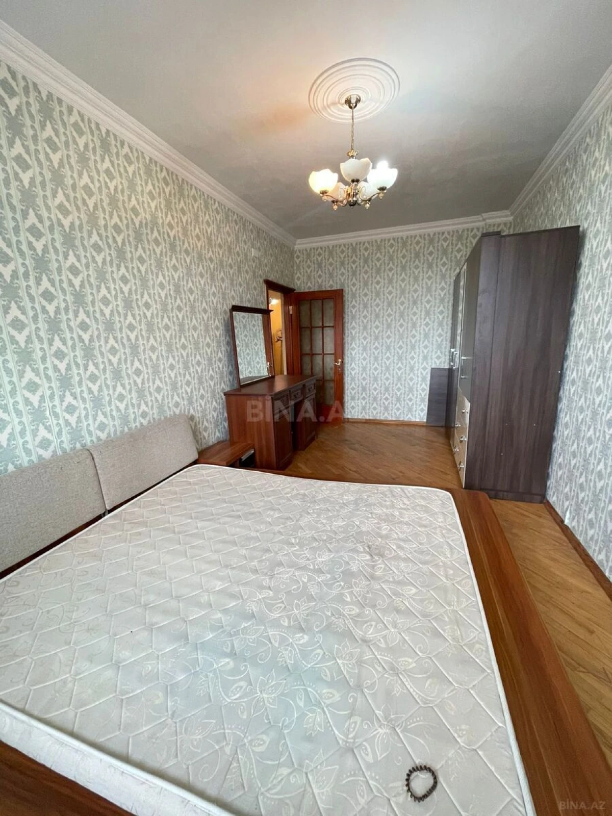 Kirayə verilir 3 otaqlı mənzil 130 m²