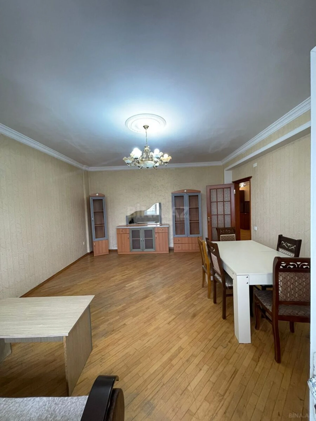Kirayə verilir 3 otaqlı mənzil 130 m²
