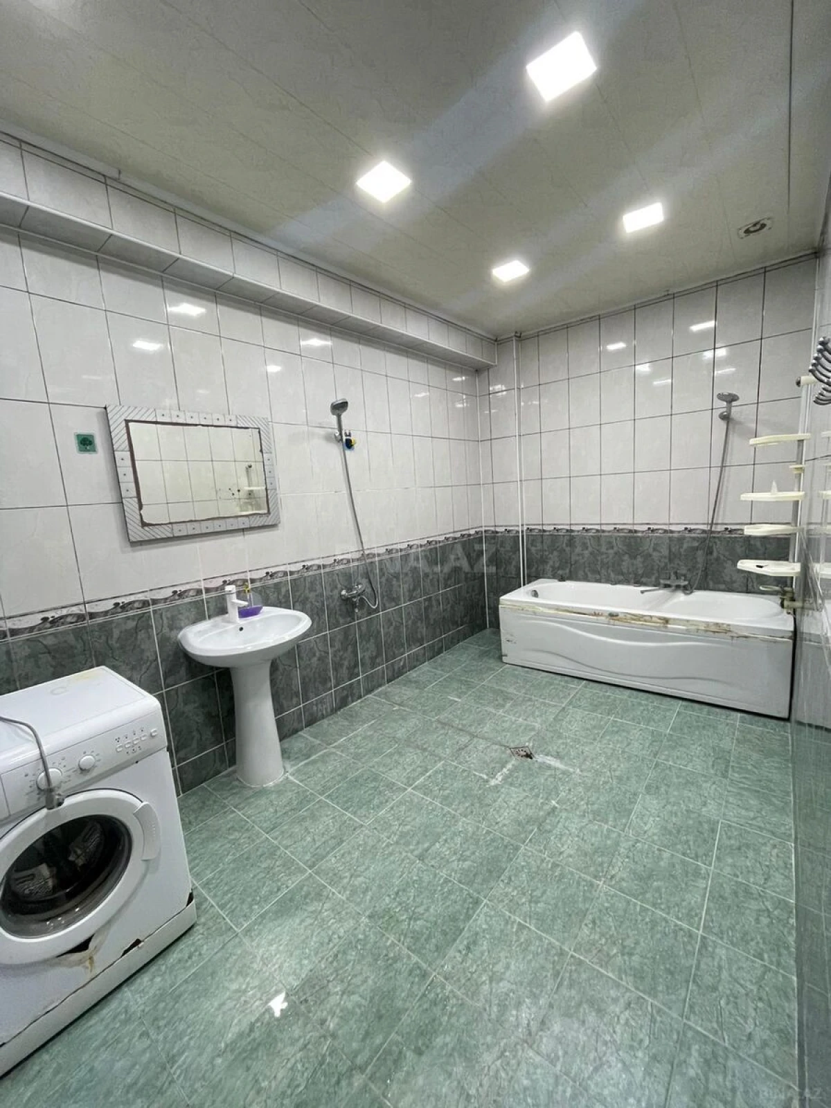 Kirayə verilir 3 otaqlı mənzil 130 m²