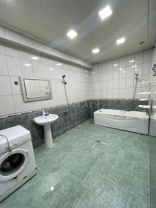 Kirayə verilir 3 otaqlı mənzil 130 m²