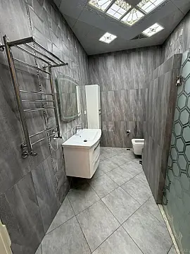 Satılır 4 otaqlı mənzil 165 m²