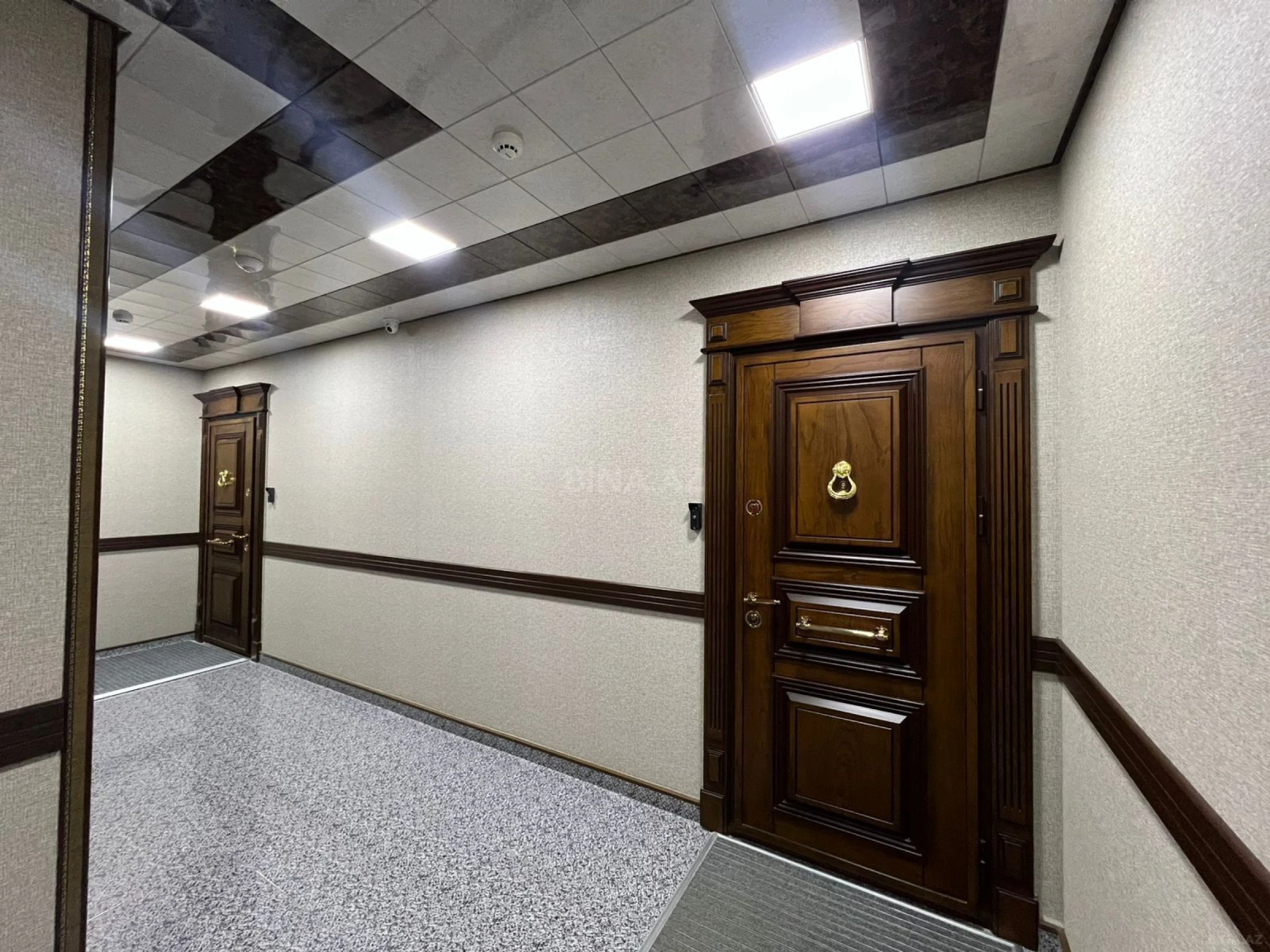 Satılır 4 otaqlı mənzil 165 m²