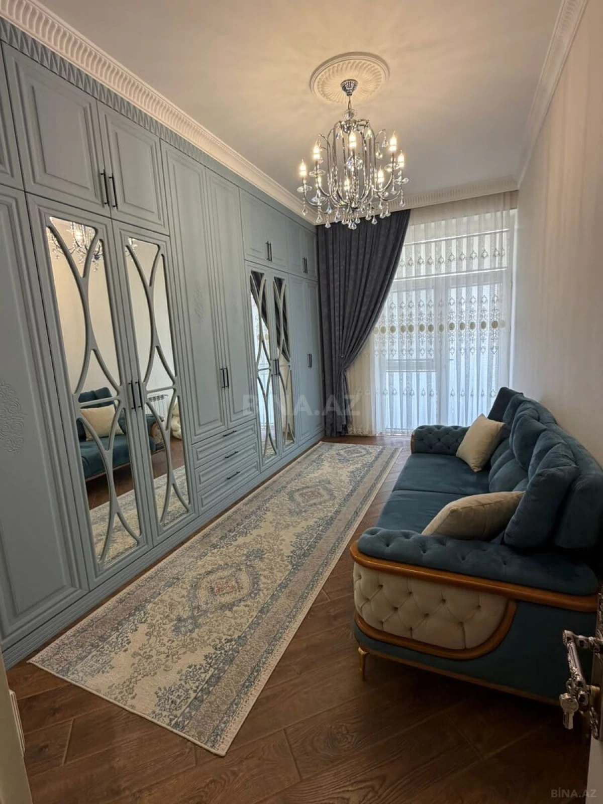 Satılır 4 otaqlı mənzil 165 m²