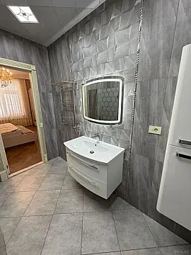 Satılır 4 otaqlı mənzil 165 m²