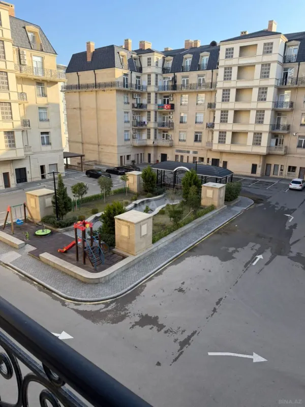 Satılır 4 otaqlı mənzil 165 m²