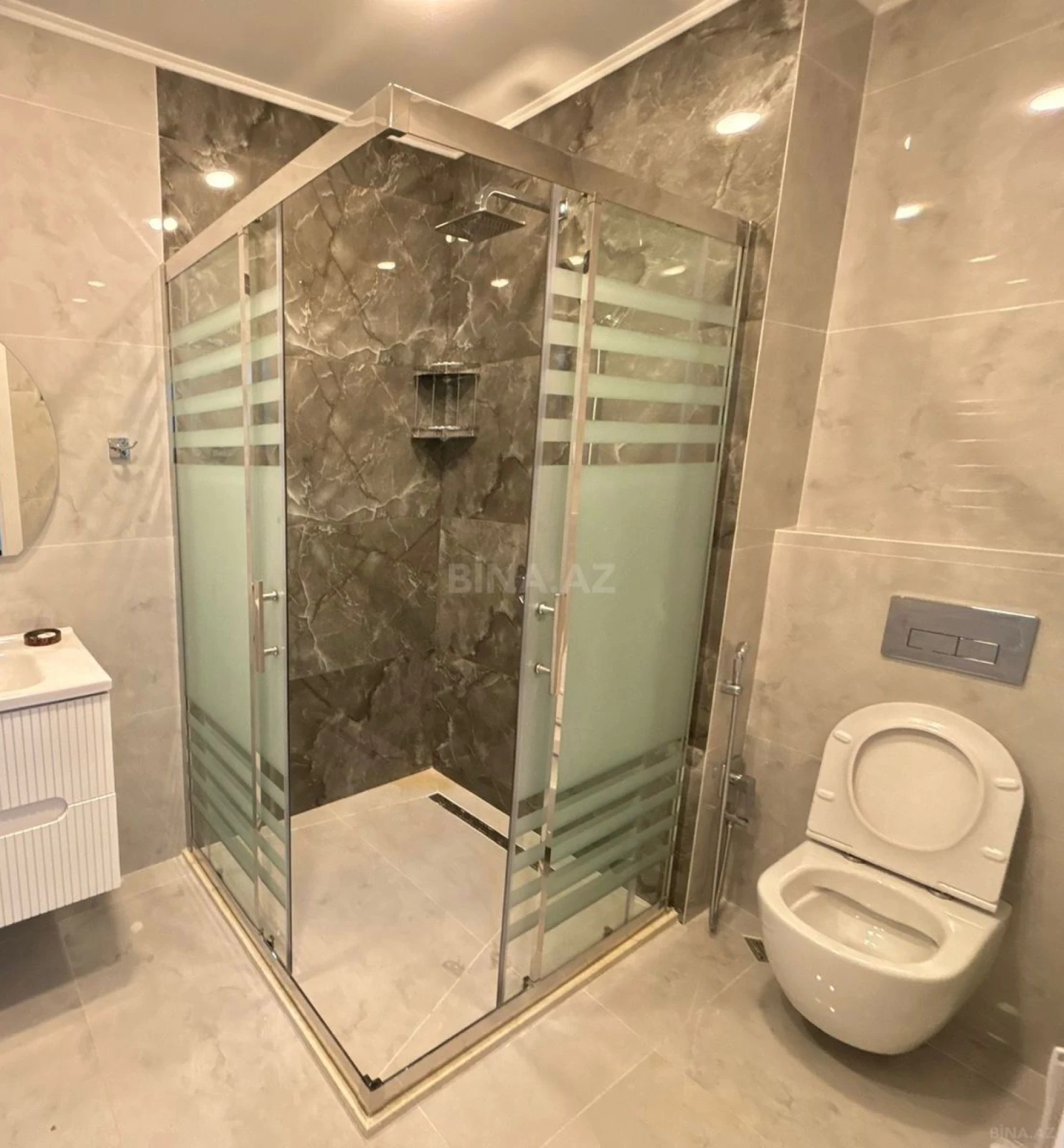 Kirayə verilir 3 otaqlı mənzil 141 m²