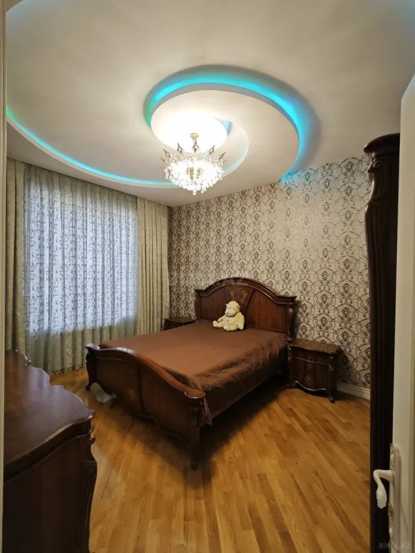 Satılır 7 otaqlı həyət evi 470 m²