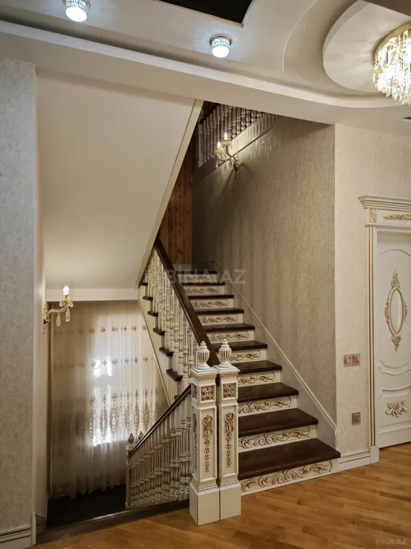 Satılır 7 otaqlı həyət evi 470 m²