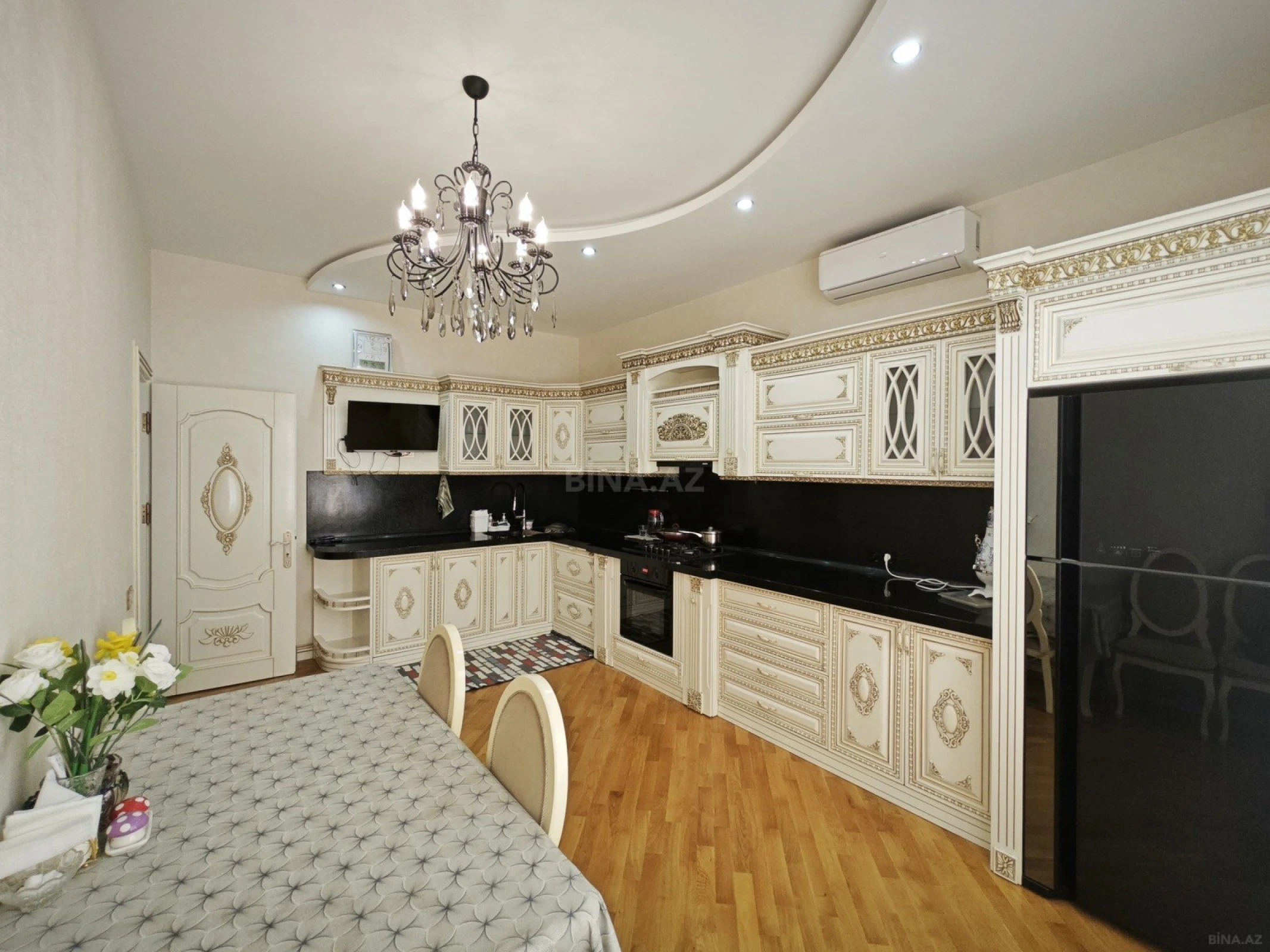 Satılır 7 otaqlı həyət evi 470 m²