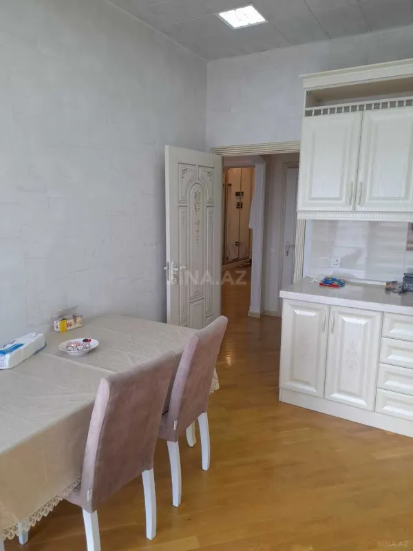 Kirayə verilir 3 otaqlı mənzil 110 m²