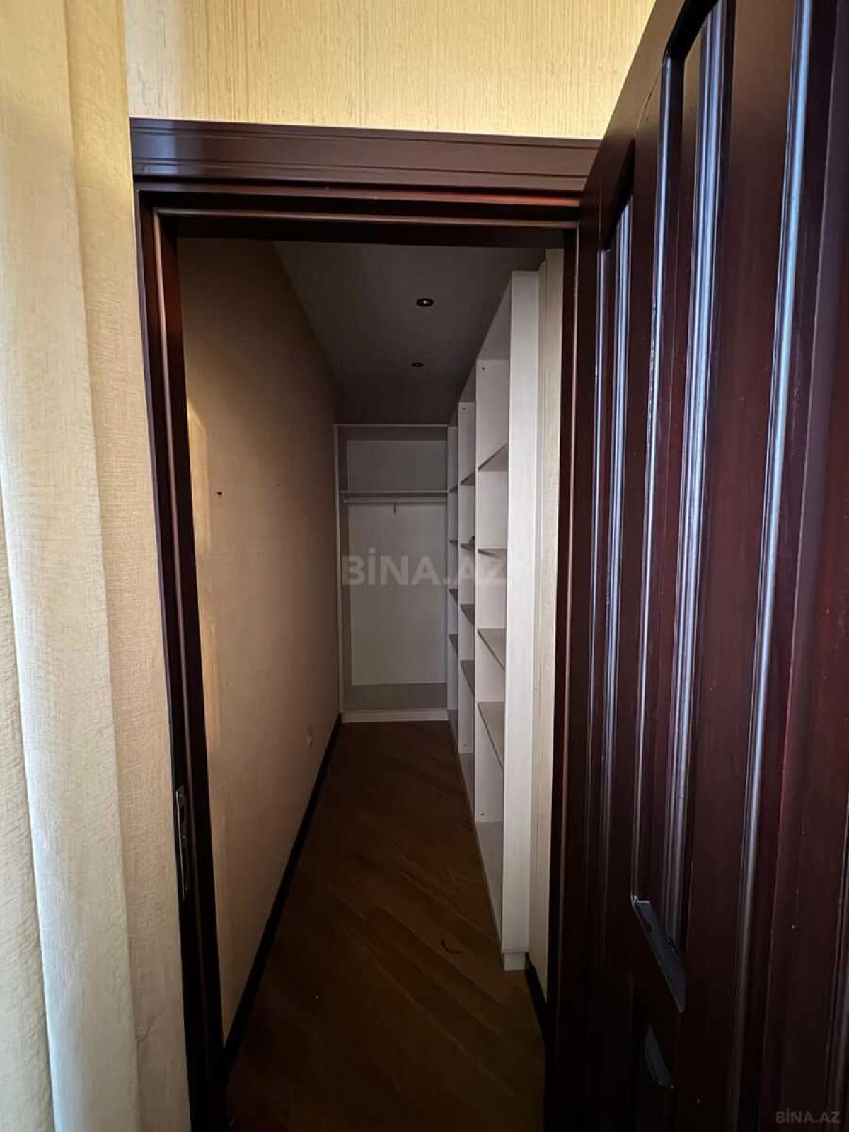 Satılır 4 otaqlı mənzil 170 m²