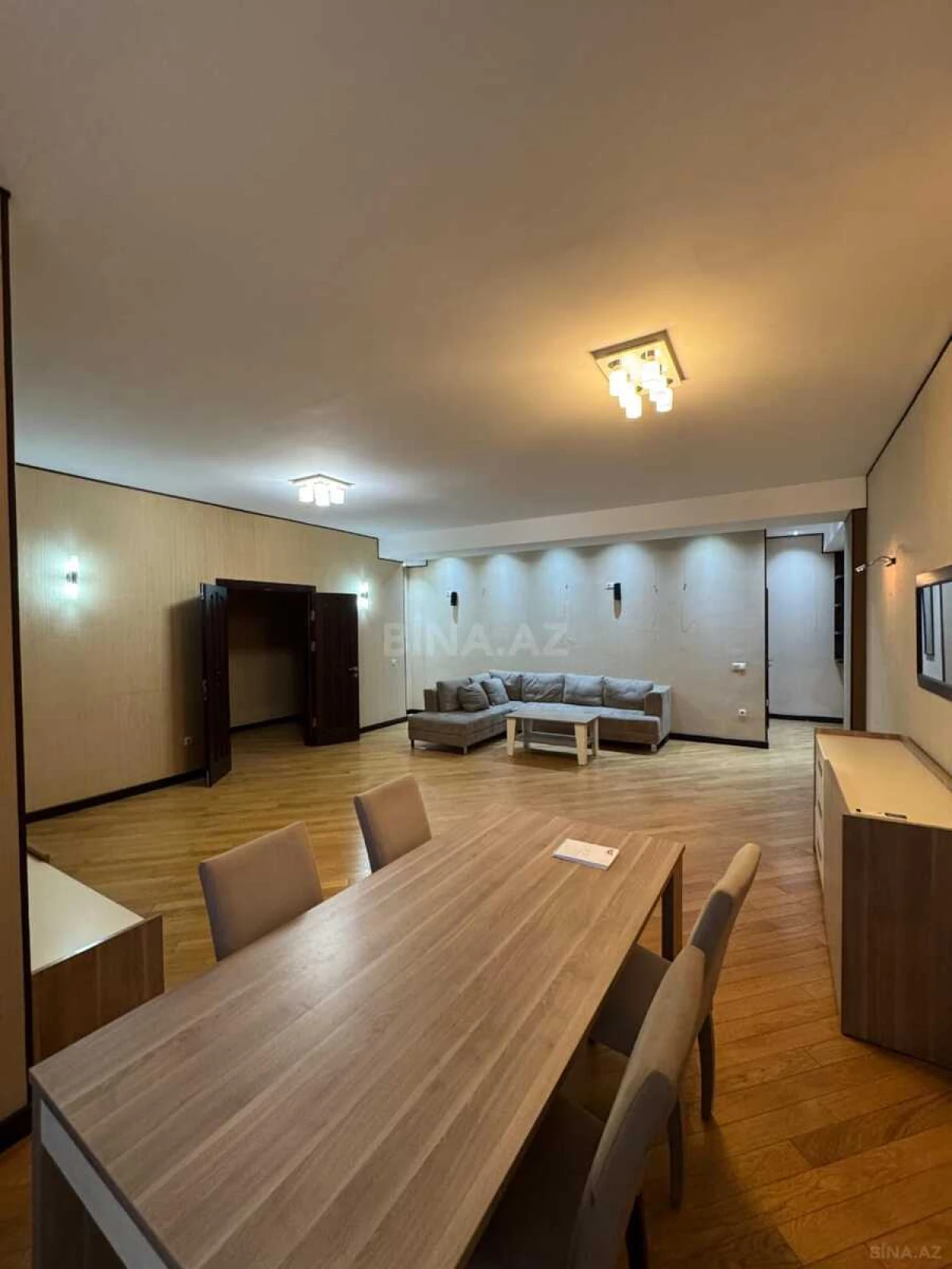 Satılır 4 otaqlı mənzil 170 m²