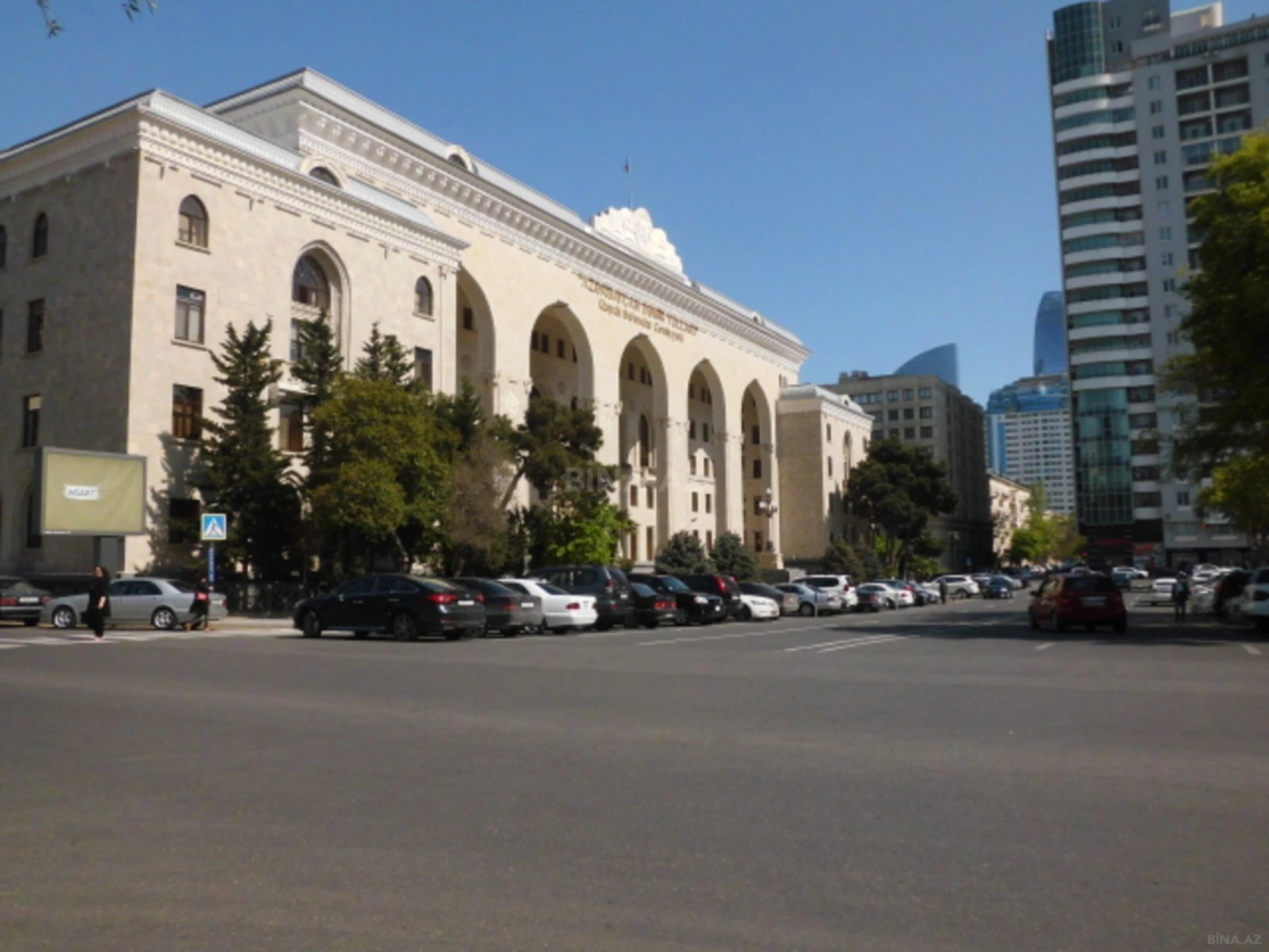 Satılır 4 otaqlı mənzil 170 m²