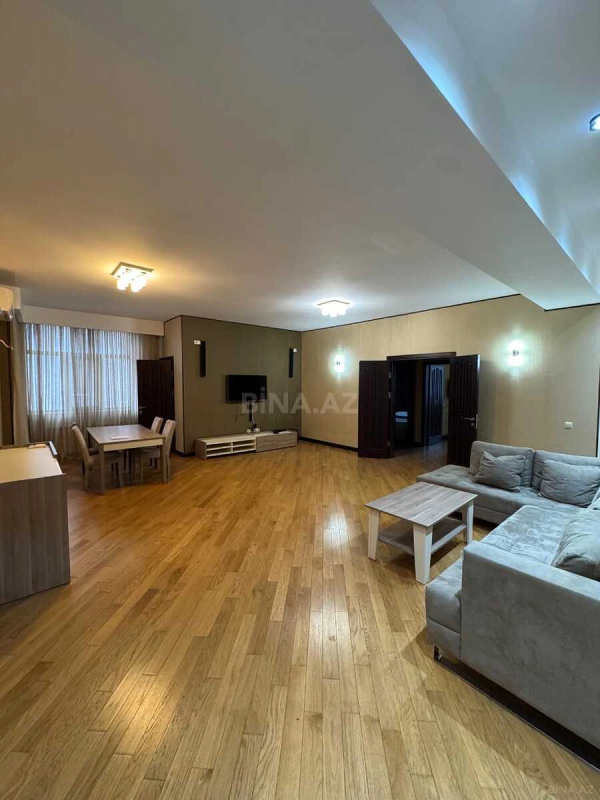 Satılır 4 otaqlı mənzil 170 m²