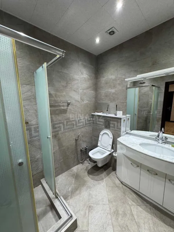 Satılır 4 otaqlı mənzil 170 m²