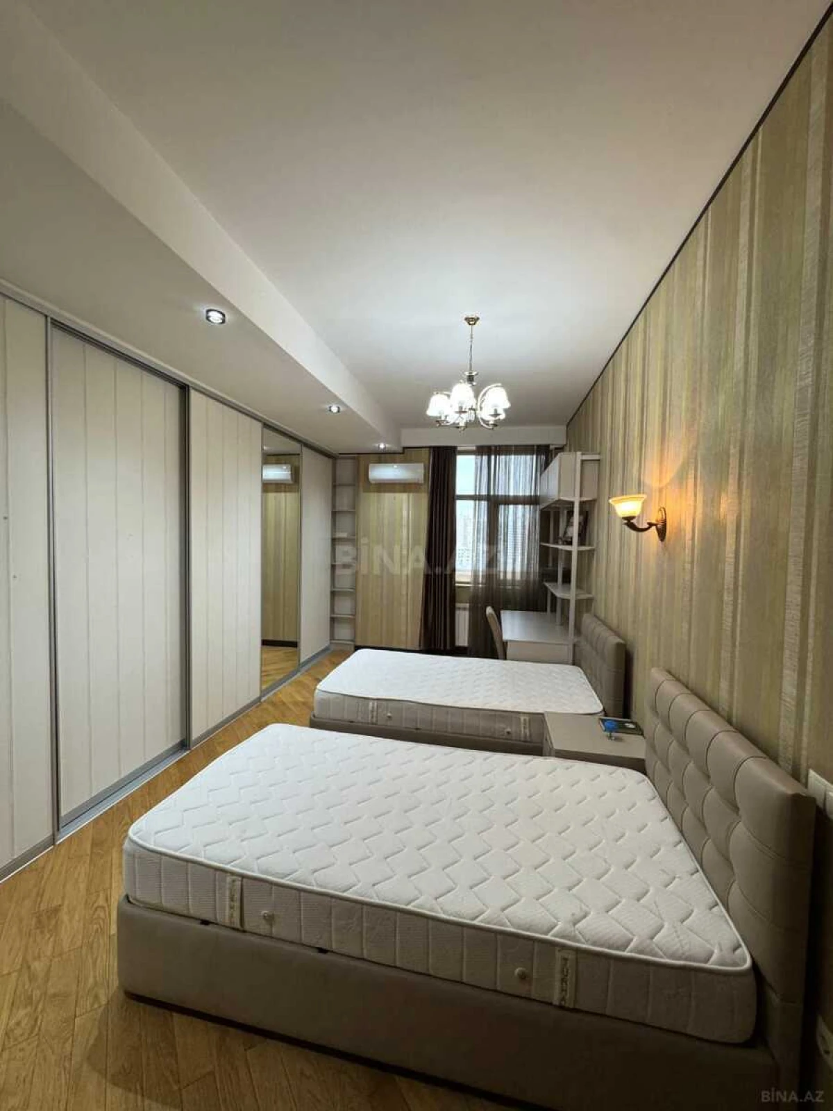 Satılır 4 otaqlı mənzil 170 m²