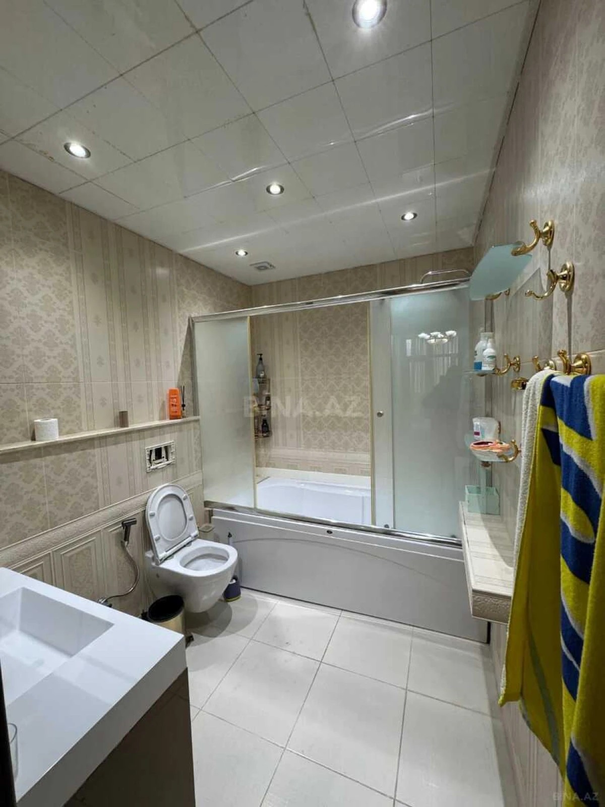 Satılır 4 otaqlı mənzil 170 m²