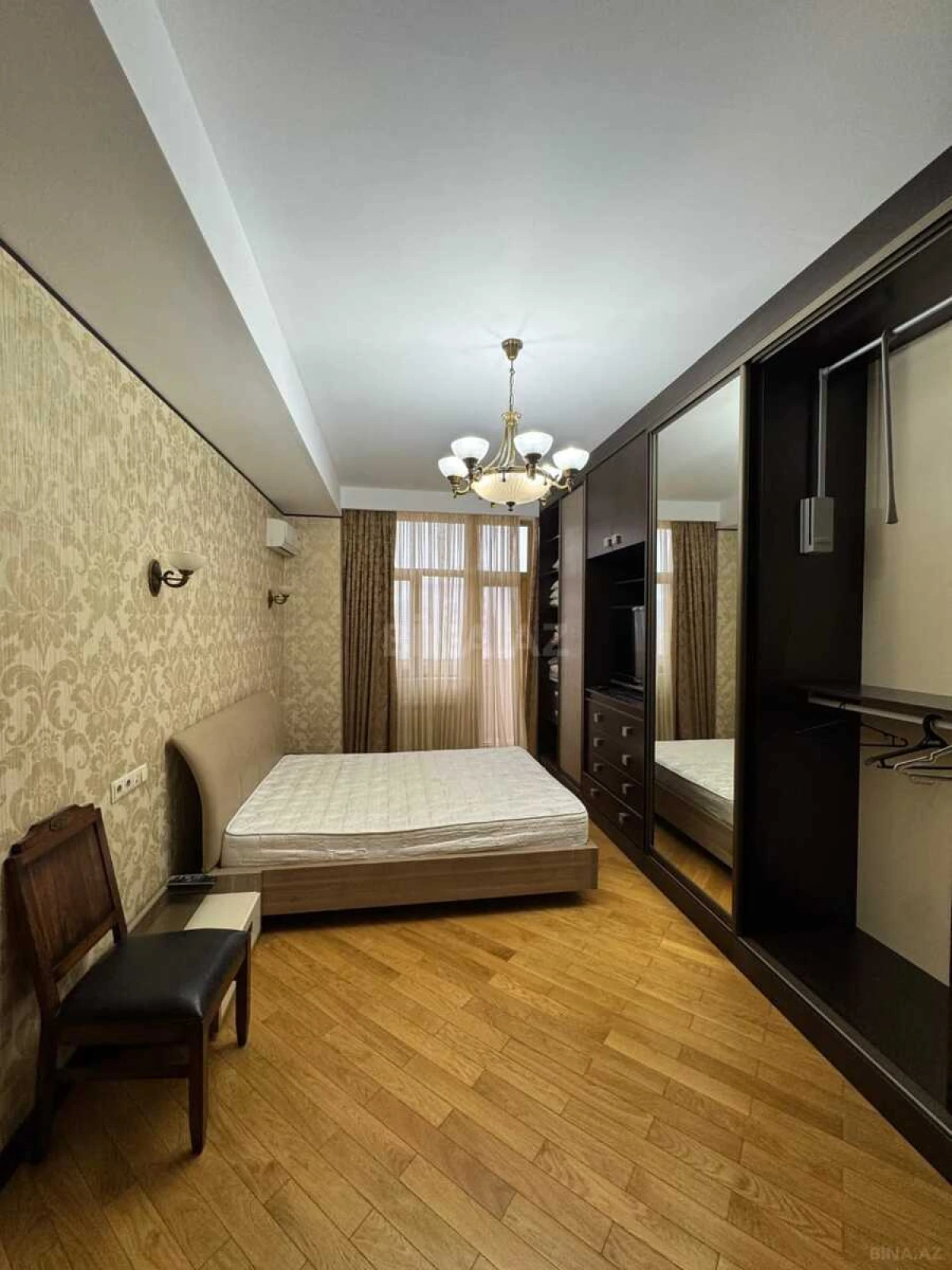 Satılır 4 otaqlı mənzil 170 m²